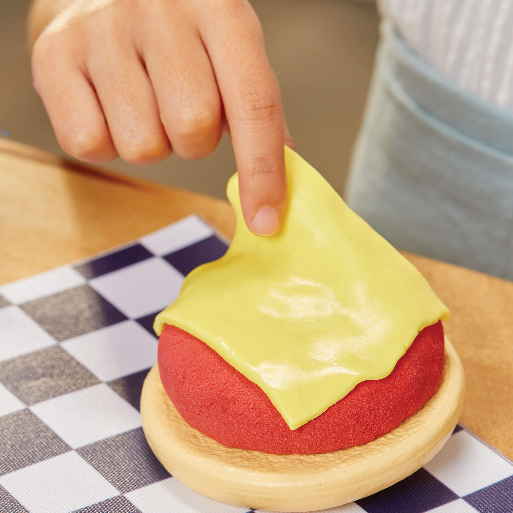 Creative Chefs™ Cheeseburger and Fries Kit - Recipe-Guided Cheeseburger Playset with Utensils for Backyard Barbecue and Restaurant Role Play