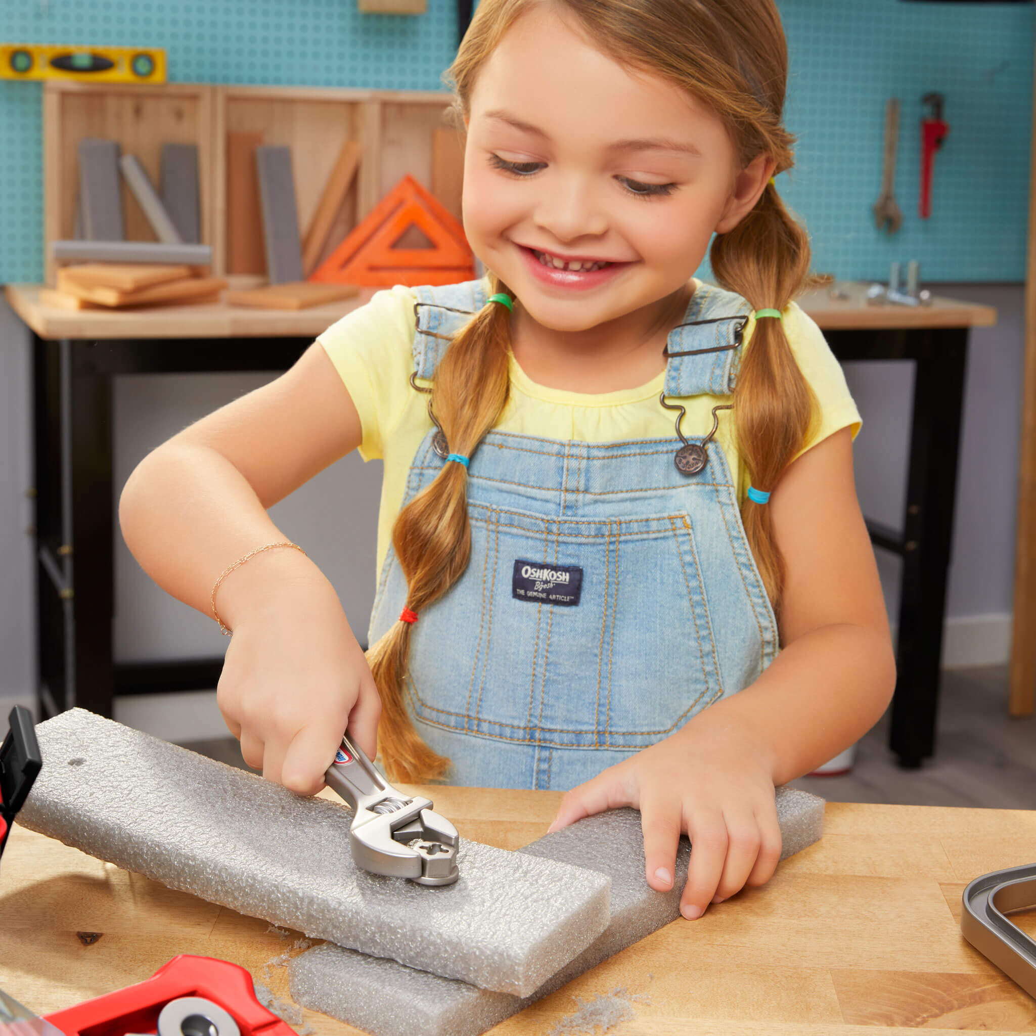 Creative Construction™ Tool Box Set - Kids Tool Box with Realistic Workshop Accessories for Fixing, Building and Construction Role Play