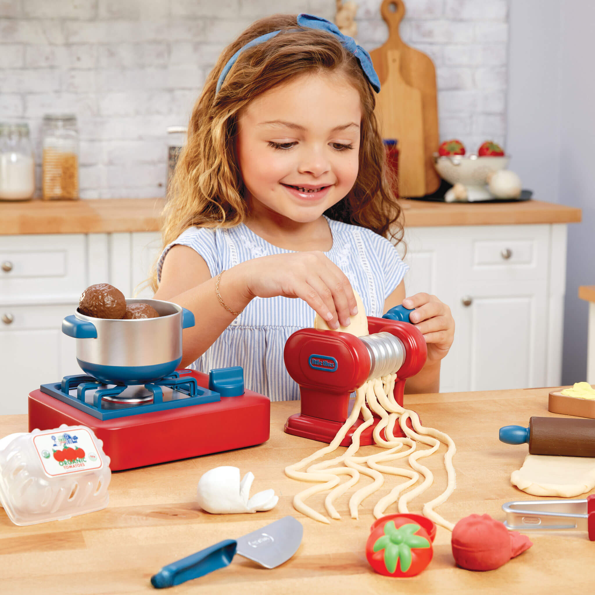 Creative Chefs™ Italian Restaurant Kit - Italian Cooking Kit with Reusable Ingredients for Pretend Pasta Making and Restaurant Role Play