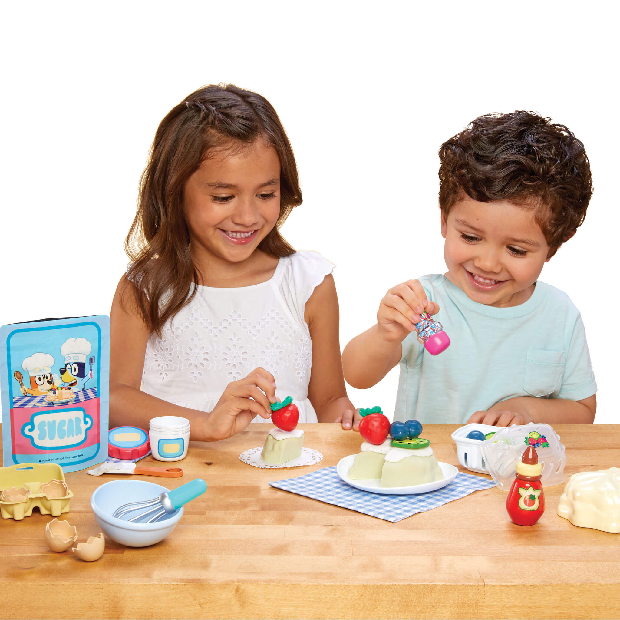 Creative Chefs™ Bluey - Pavlova Kit - Bluey Pavlova Playset with Food and Utensils for Imaginative Baking and Group Play